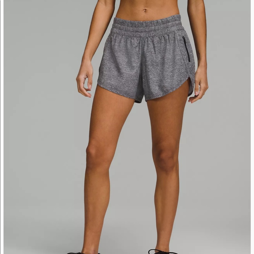 LULULEMON GREY SHORTS || TRACKER LOW RISE LINED || COLOR HEATHER LUX MULTI BLACK